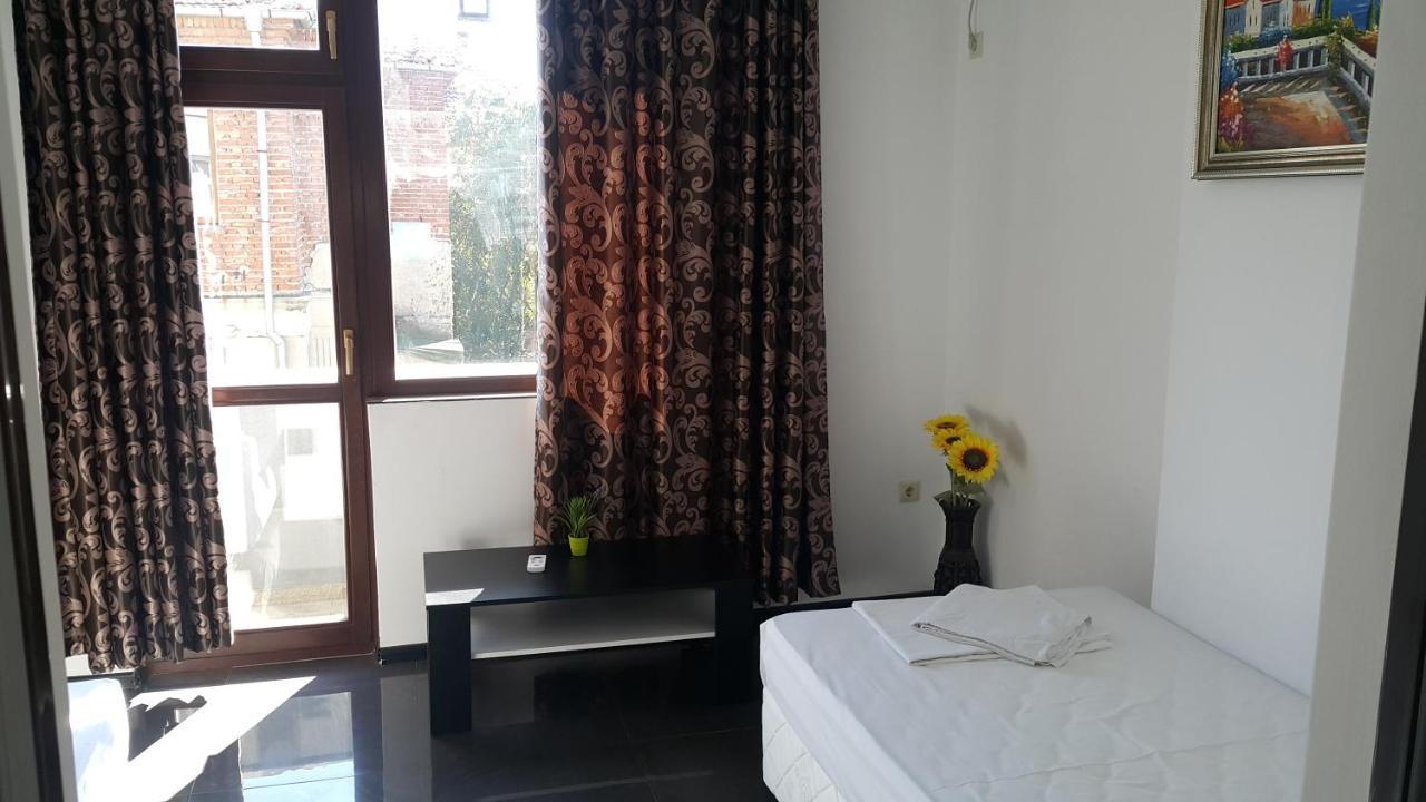 Central Beach Guest Rooms Burgas Ngoại thất bức ảnh